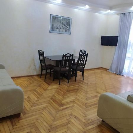 Apartment On 26 May Str Batumi Esterno foto