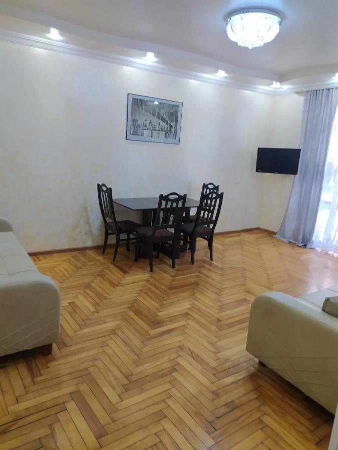 Apartment On 26 May Str Batumi Esterno foto