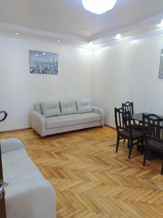 Apartment On 26 May Str Batumi Esterno foto