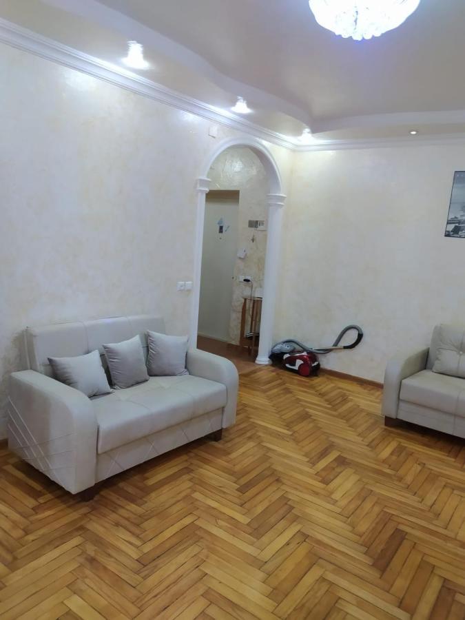 Apartment On 26 May Str Batumi Esterno foto