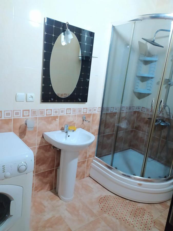 Apartment On 26 May Str Batumi Esterno foto